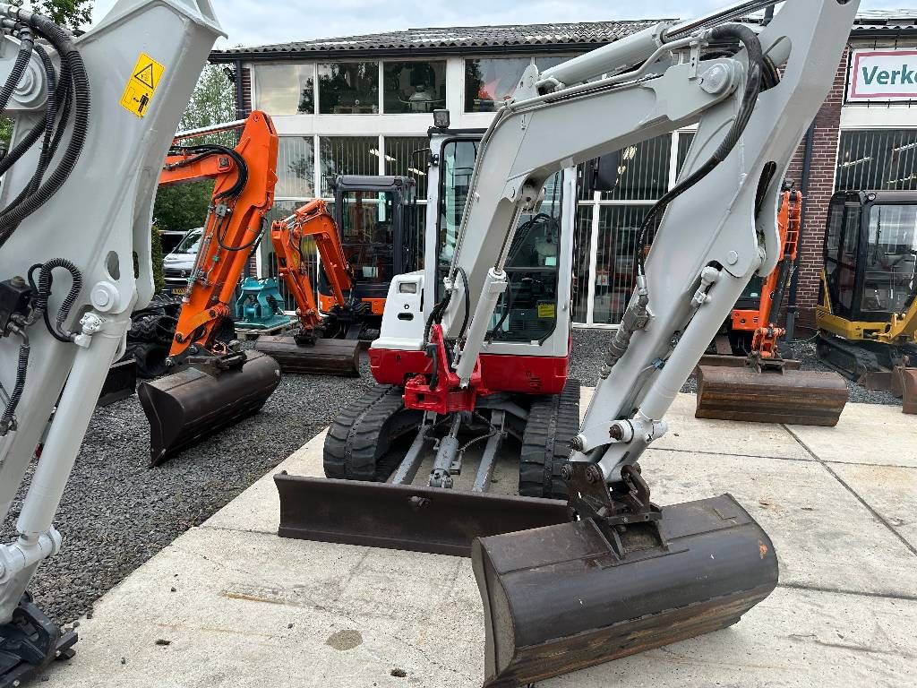 Takeuchi TB235