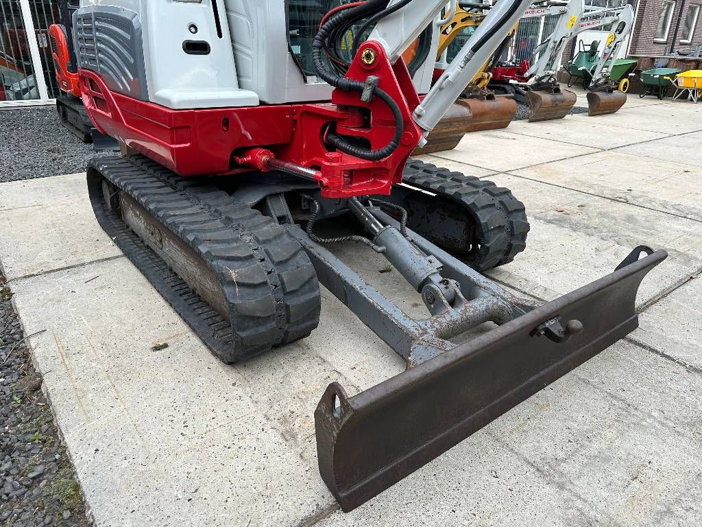 Takeuchi TB235