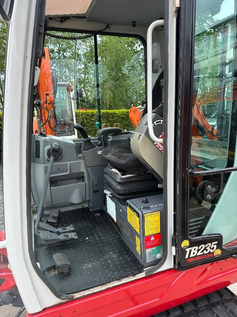 Takeuchi TB235