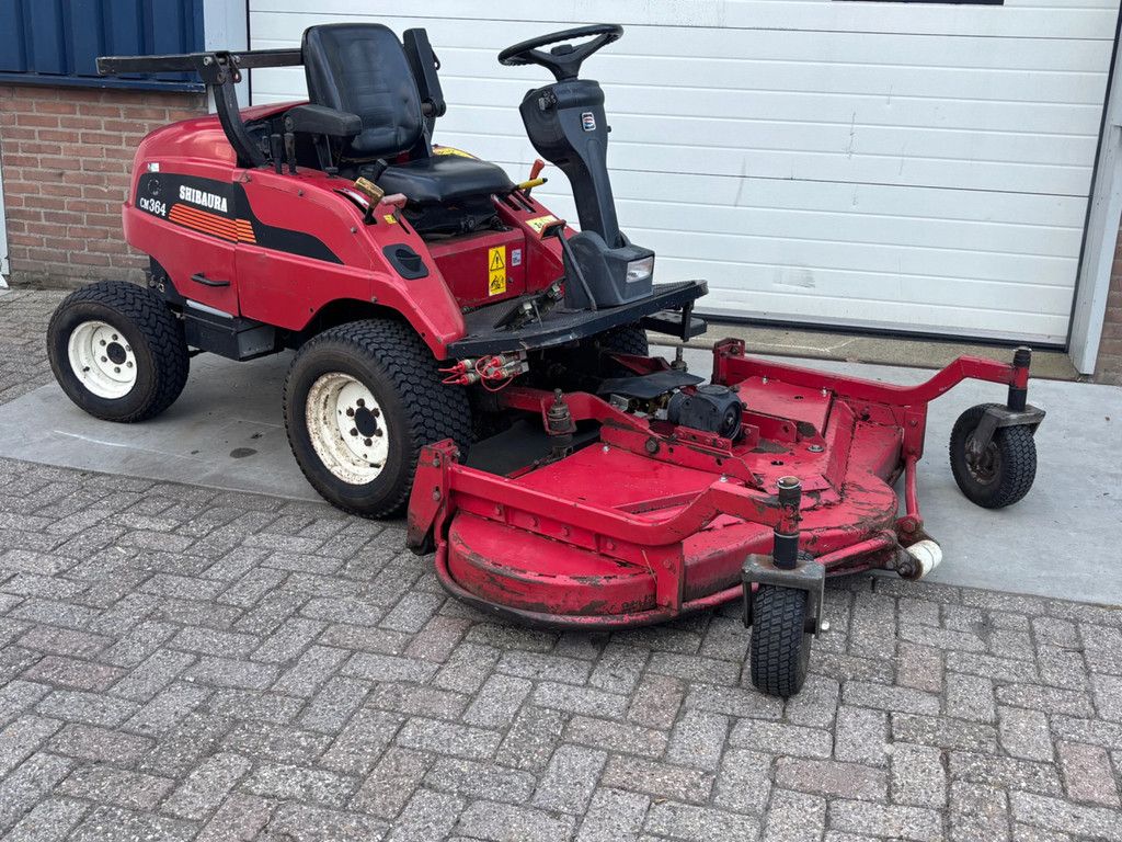Shibaura Zitmaaier gebruikte diesel frontmaaier CM364