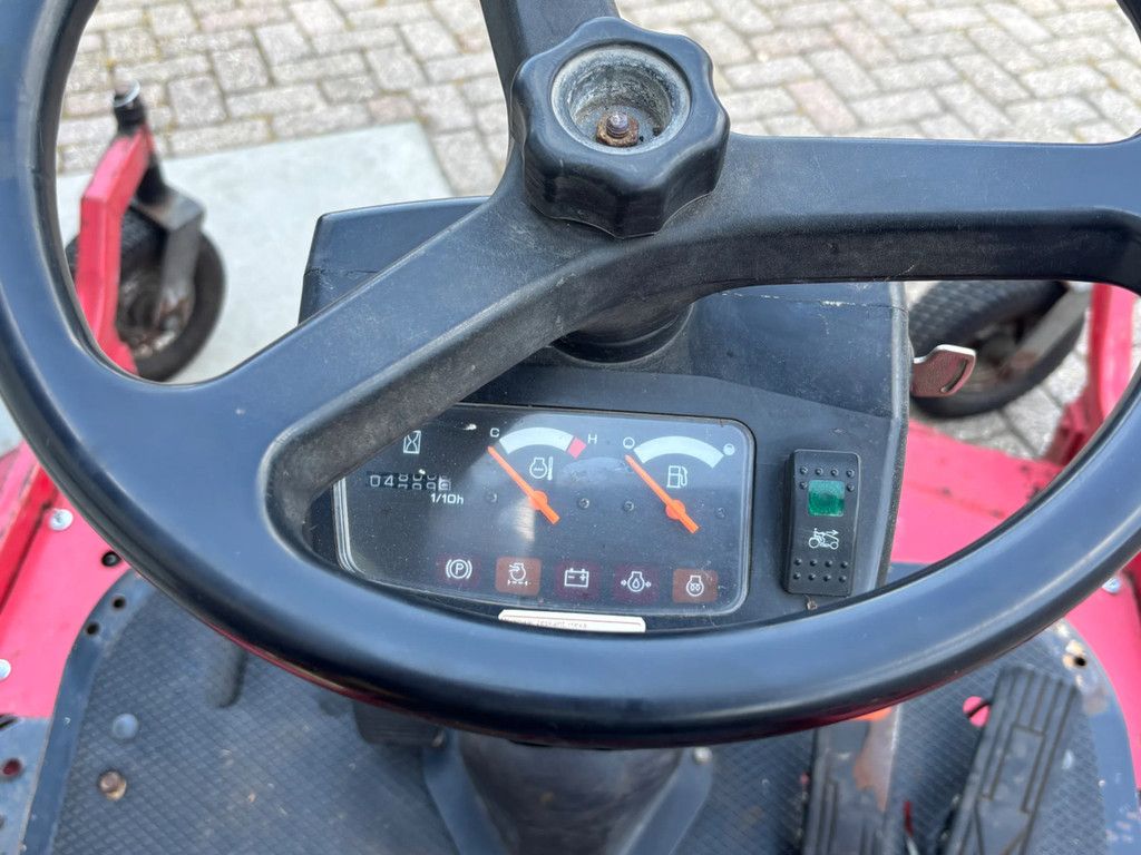 Shibaura Zitmaaier gebruikte diesel frontmaaier CM364