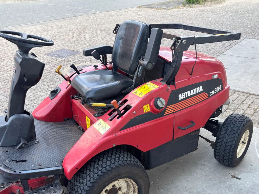 Shibaura Zitmaaier gebruikte diesel frontmaaier CM364
