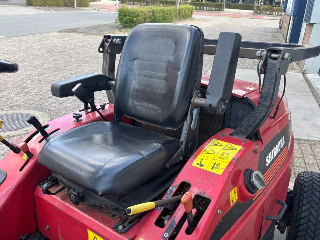 Shibaura Zitmaaier gebruikte diesel frontmaaier CM364