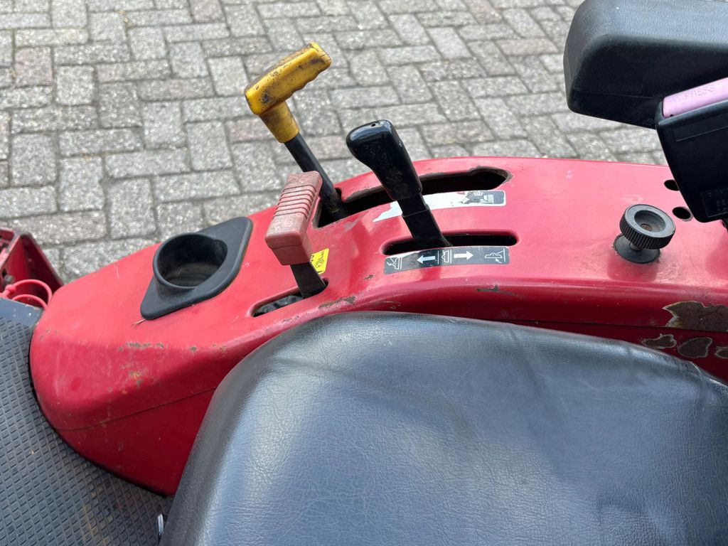Shibaura Zitmaaier gebruikte diesel frontmaaier CM364