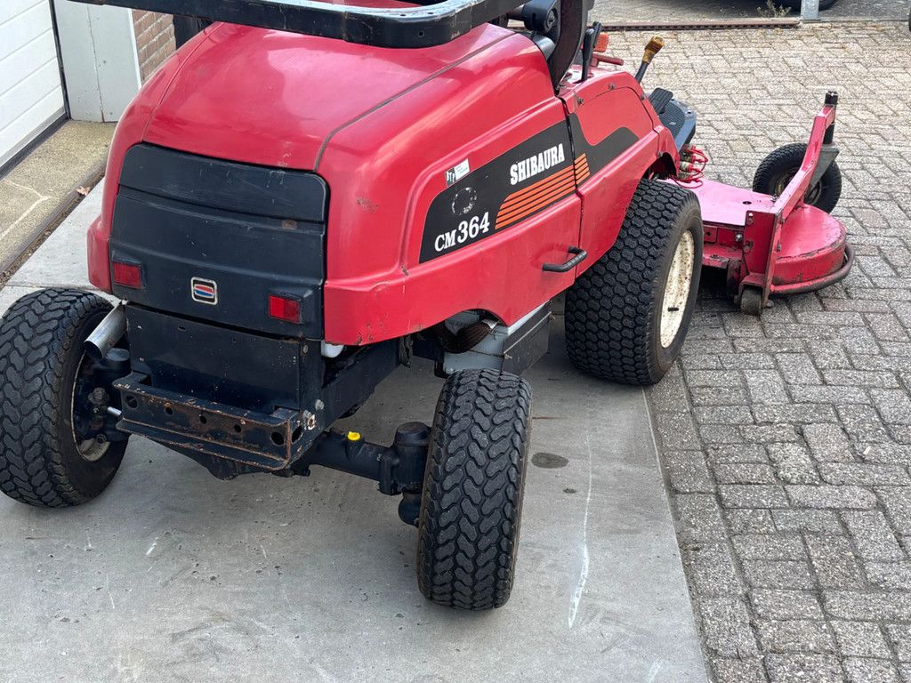 Shibaura Zitmaaier gebruikte diesel frontmaaier CM364