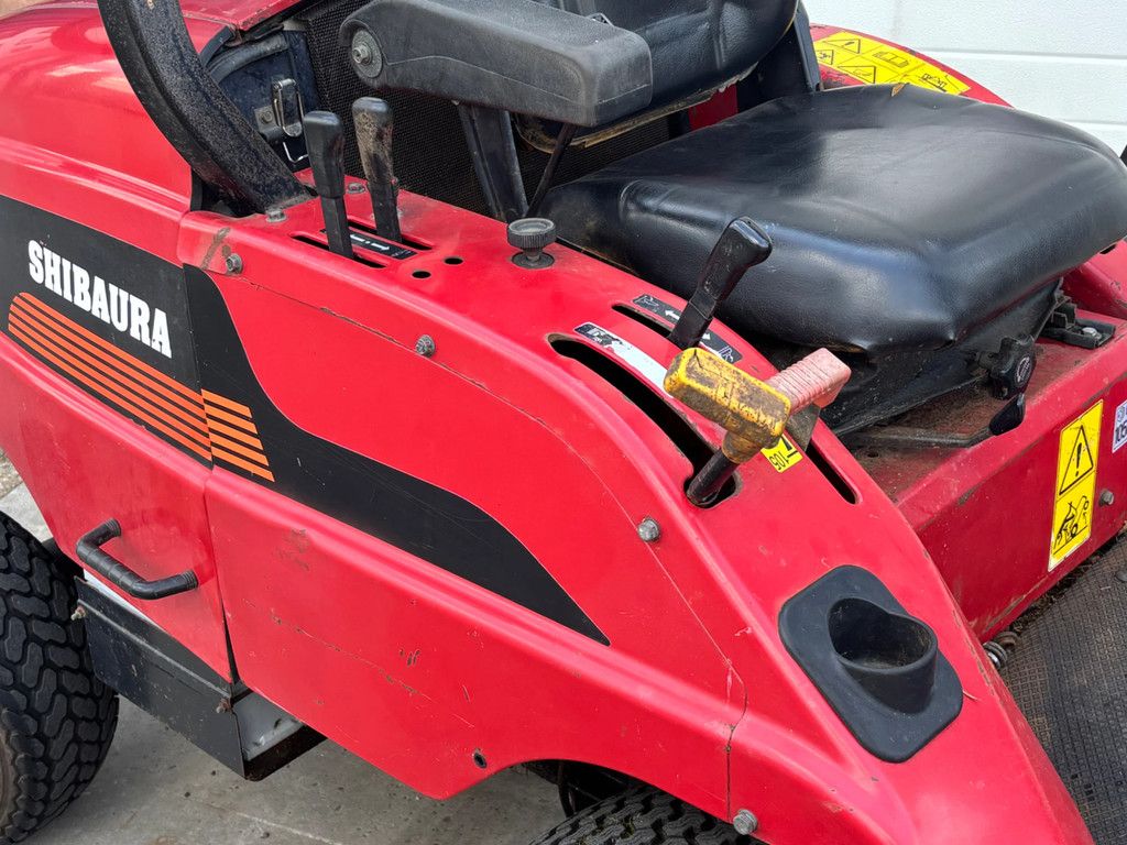 Shibaura Zitmaaier gebruikte diesel frontmaaier CM364