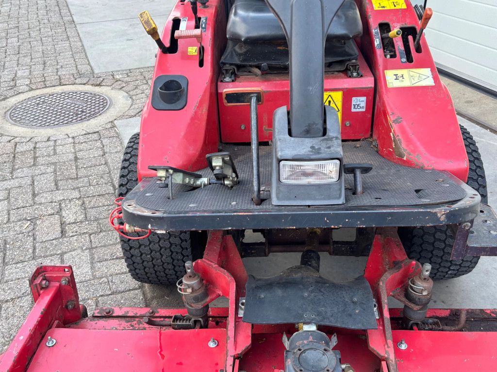 Shibaura Zitmaaier gebruikte diesel frontmaaier CM364