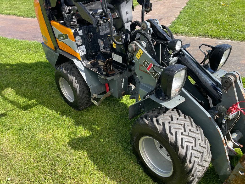 Giant G1500 Xtra kniklader shovel