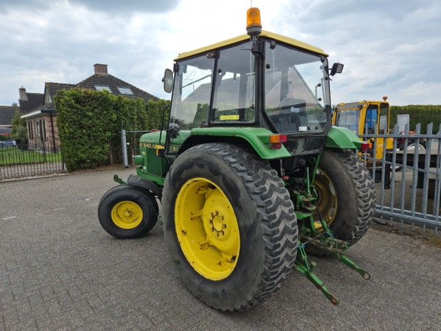 John Deere 1640 MC1 met fronthef.