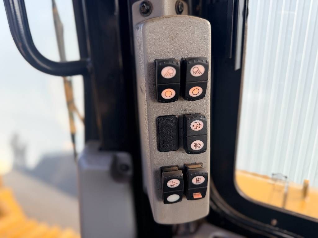 CAT D6T XL