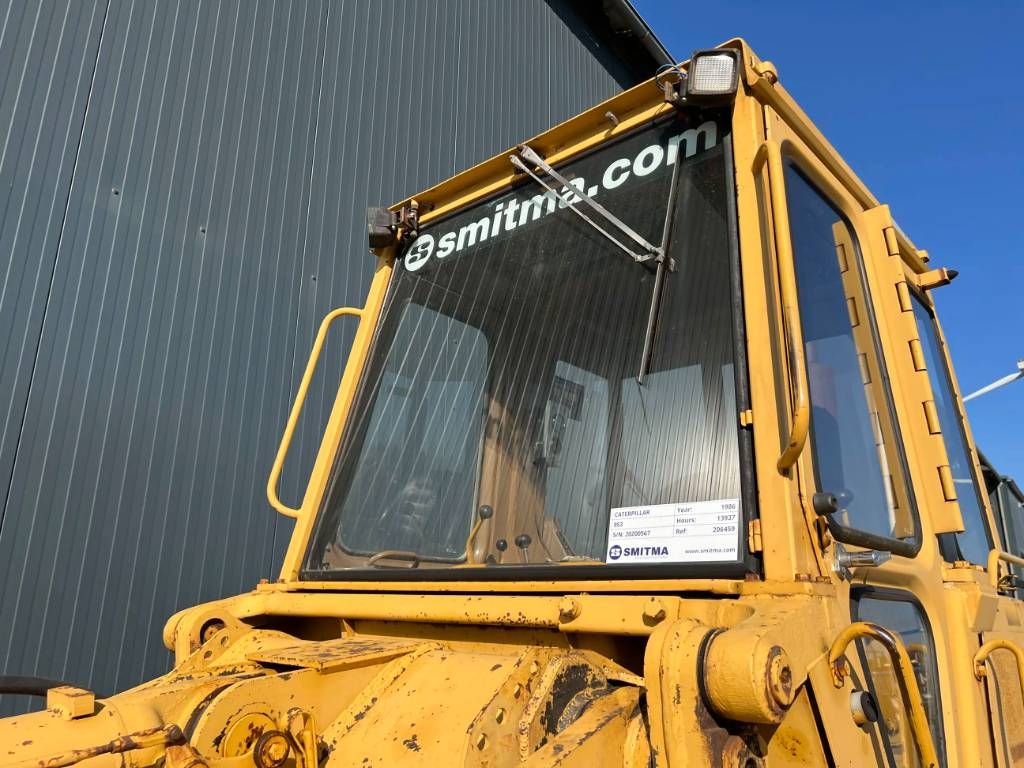 CAT 953 - Ripper