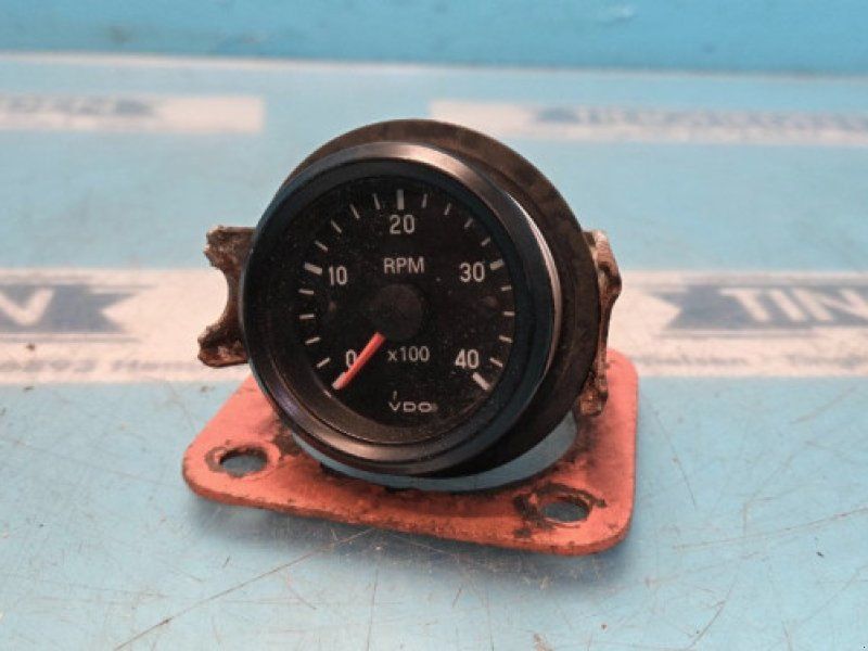D4000