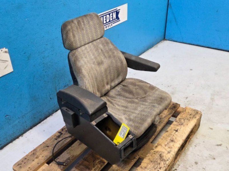 New Holland TX68