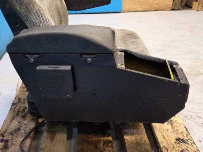 New Holland TX68