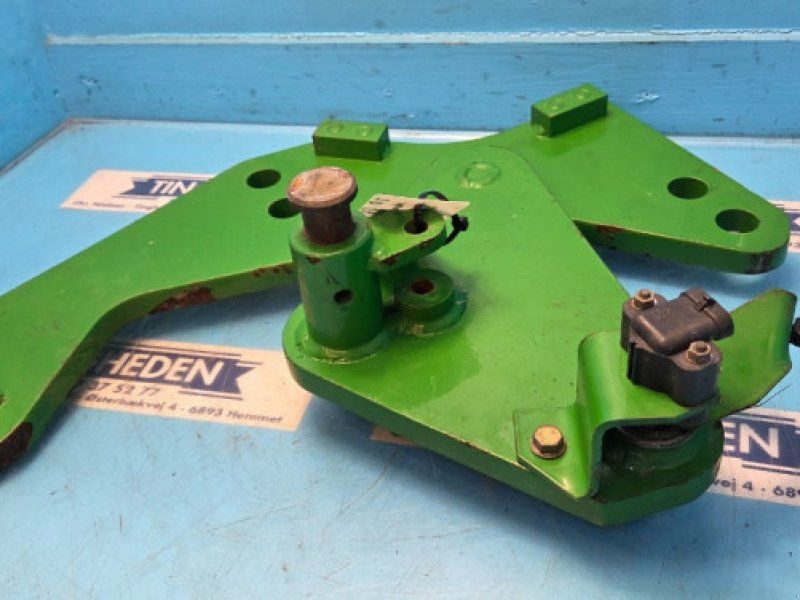 John Deere S690
