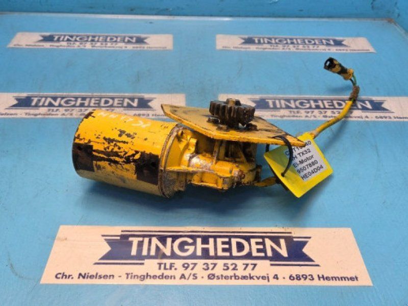 New Holland TX32