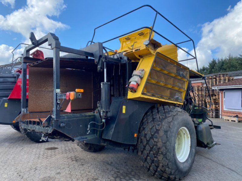 New Holland BB9090