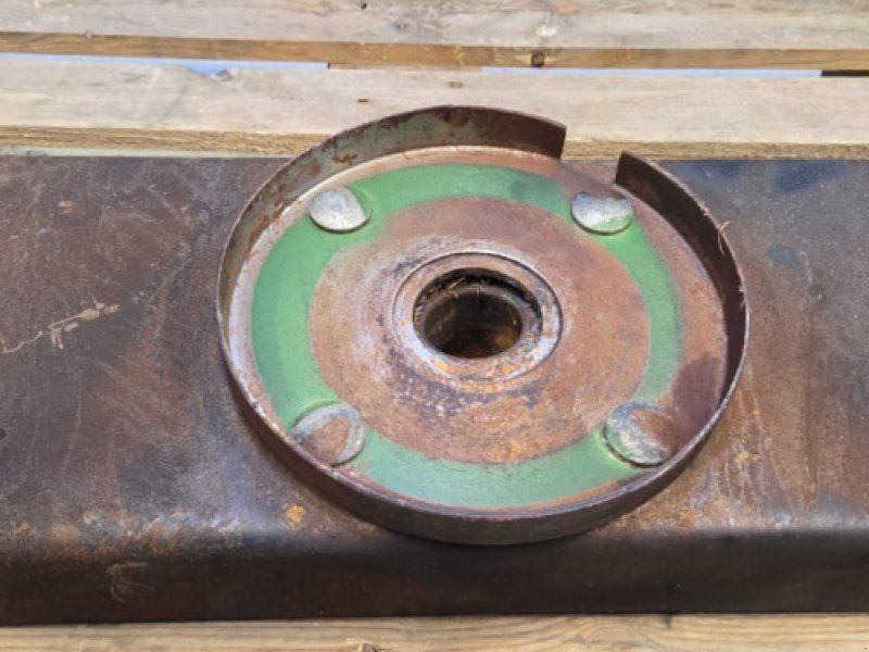 John Deere S690