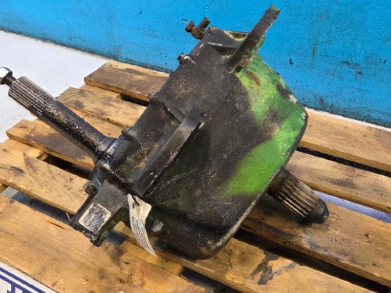 John Deere S690