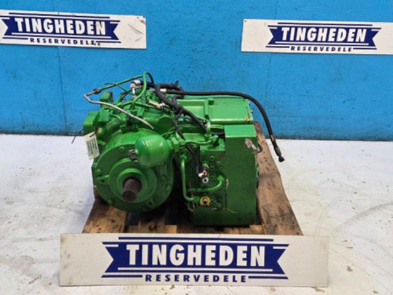 John Deere S690