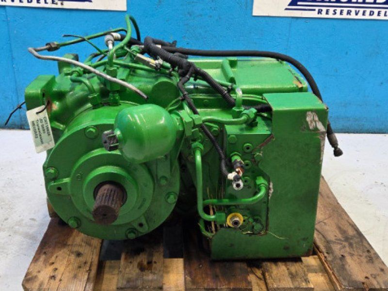 John Deere S690