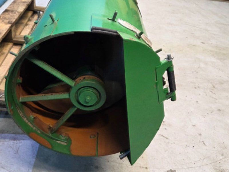 John Deere S690