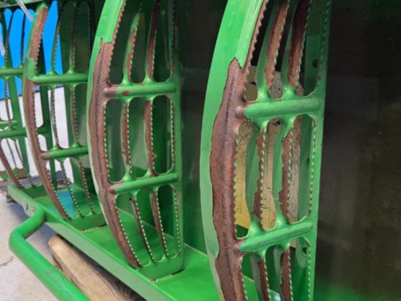John Deere S690