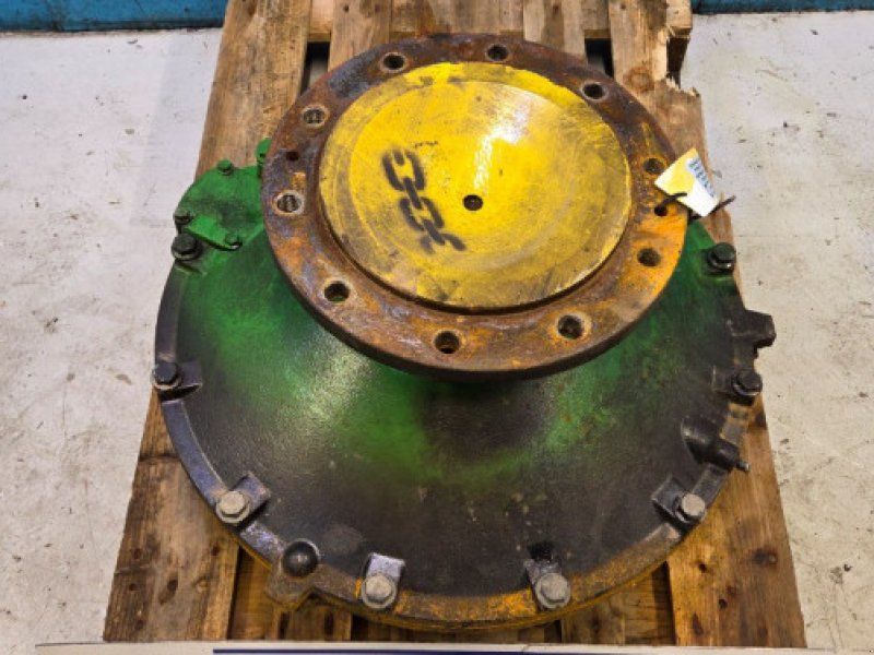 John Deere S690