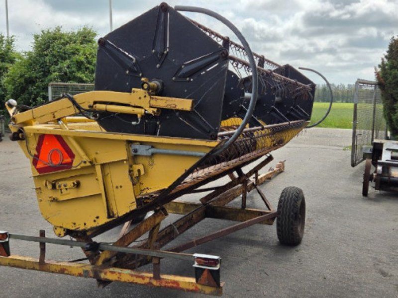 New Holland TX32