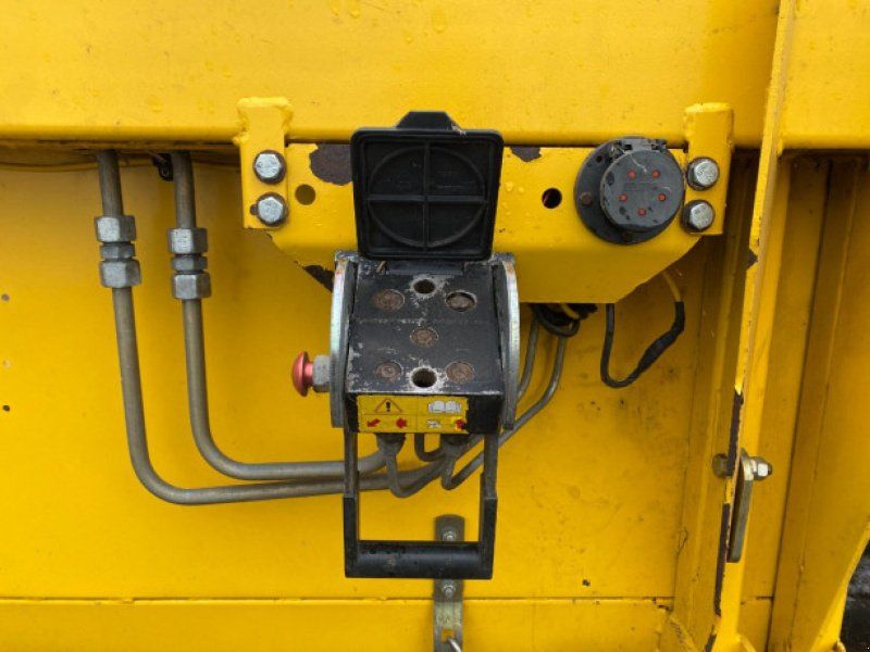 New Holland 24