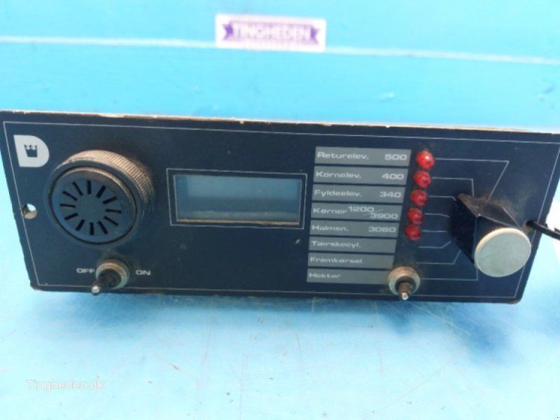 D7000
