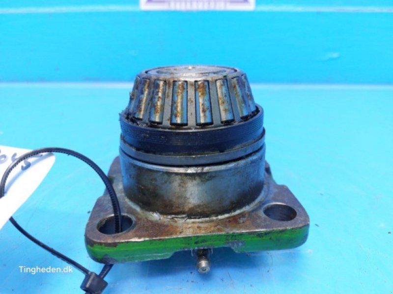 John Deere 6810