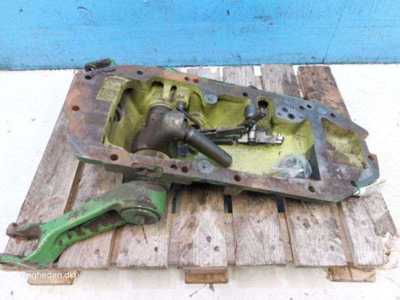 John Deere 3140