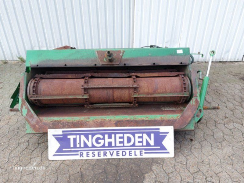 John Deere 2266