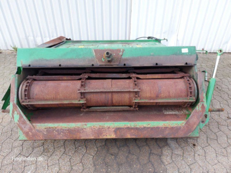 John Deere 2266
