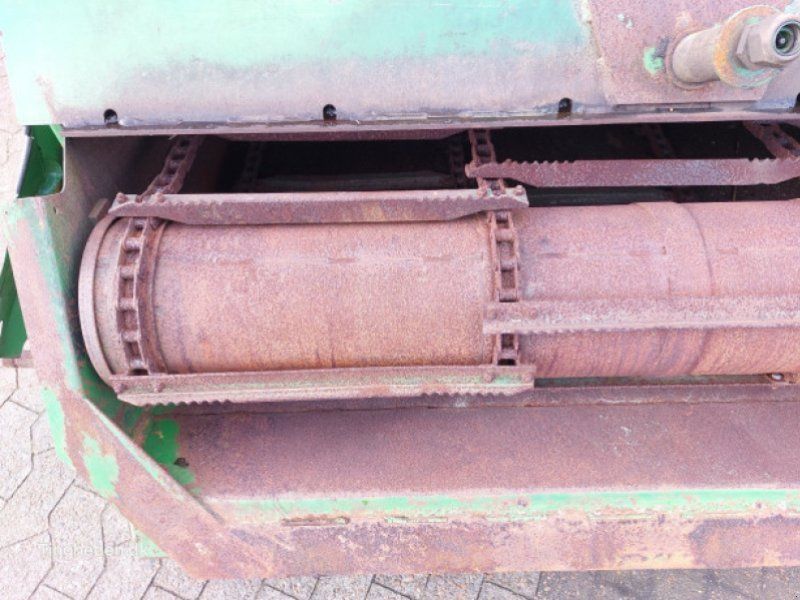 John Deere 2266