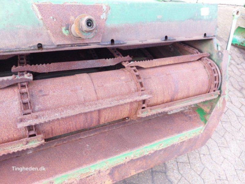 John Deere 2266
