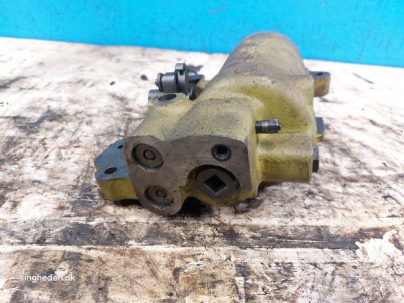 John Deere 2141