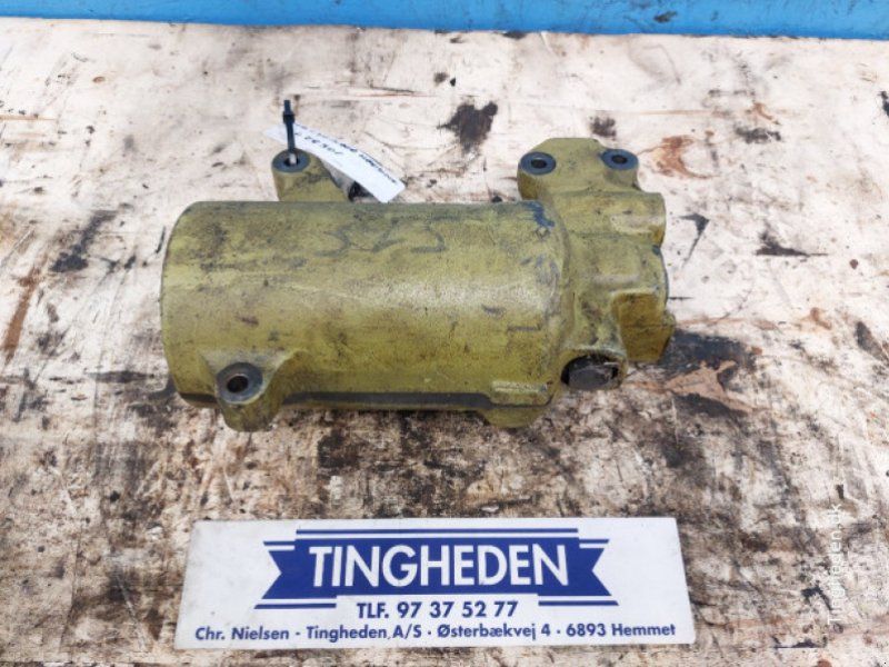 John Deere 2141