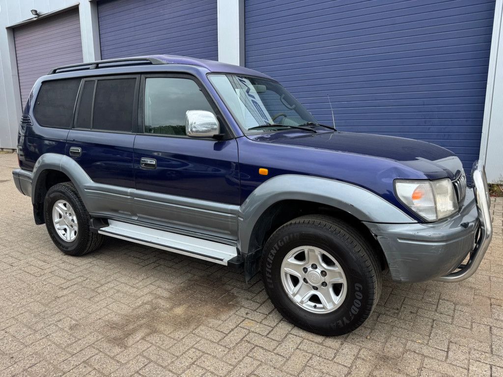 Toyota Land Cruiser **LONG CHASSIS-AIRCO**
