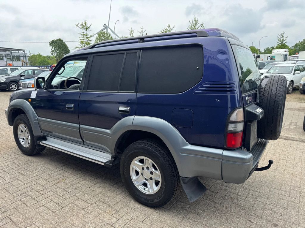 Toyota Land Cruiser **LONG CHASSIS-AIRCO**