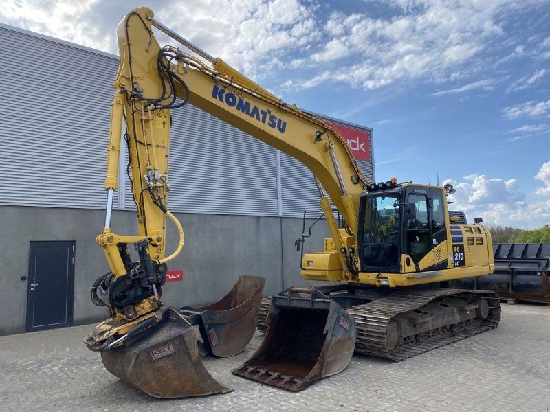 Komatsu PC210LC-11