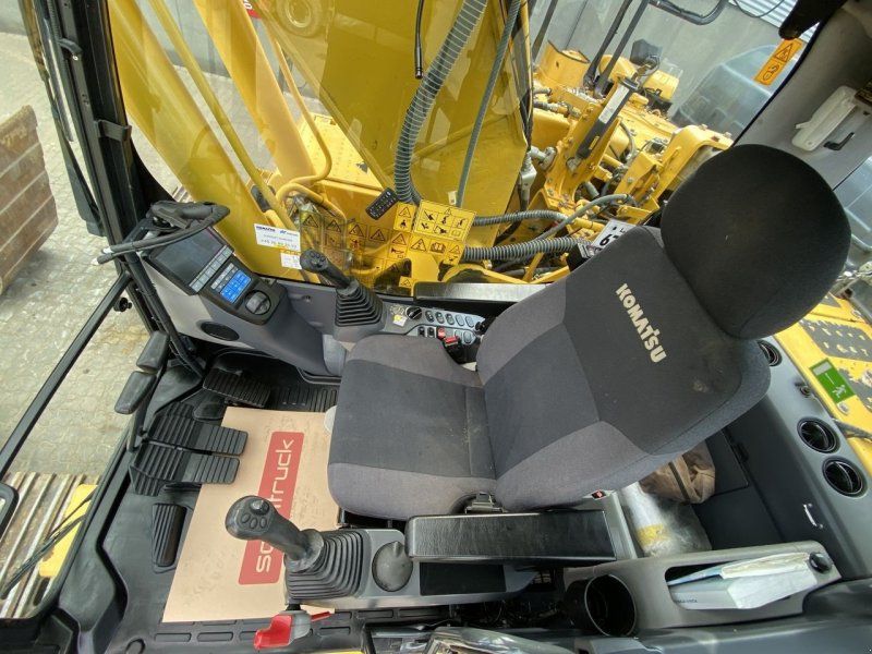 Komatsu PC210LC-11