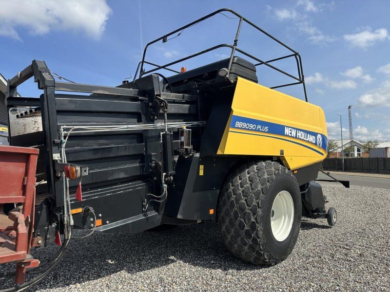 New Holland BB9090 PLUS