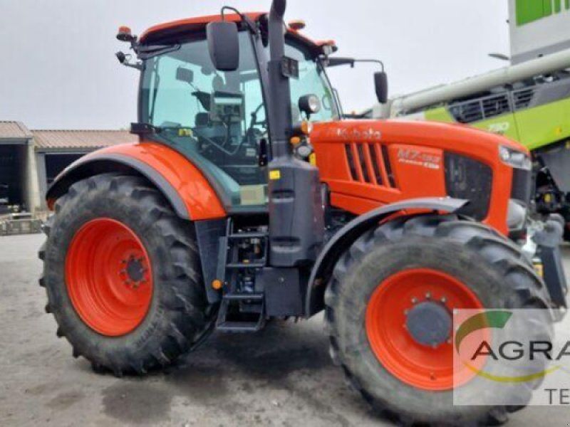 Kubota M7153
