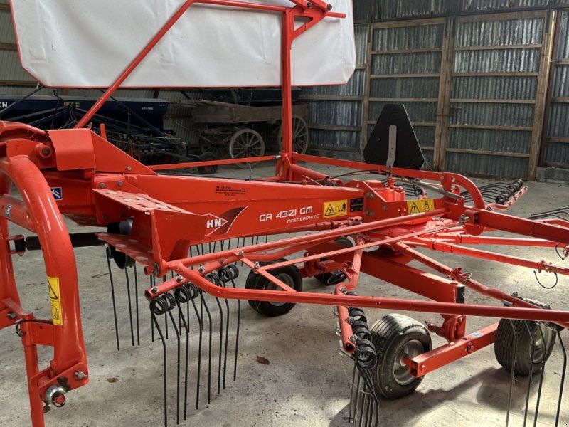 Kuhn GA4321. Riven fremstår som ny. Ikke kørt mange ha.