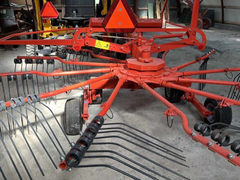 Kuhn GA4321. Riven fremstår som ny. Ikke kørt mange ha.