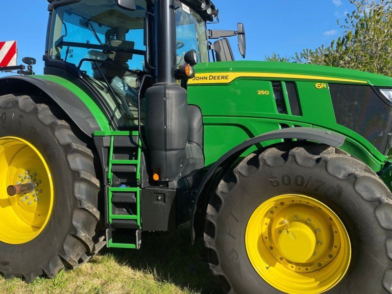 John Deere 6R250
