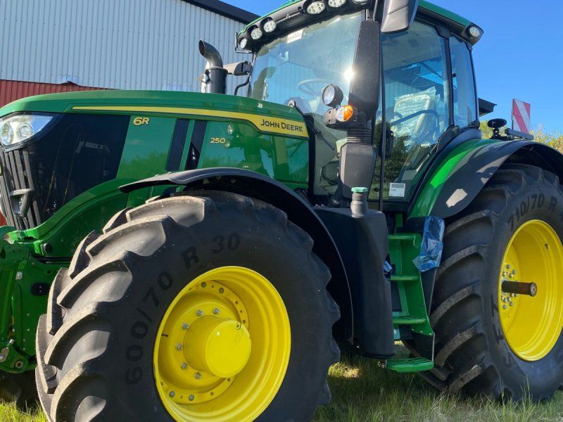 John Deere 6R250