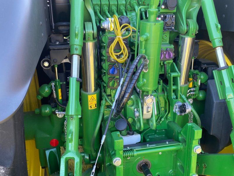 John Deere 6R250